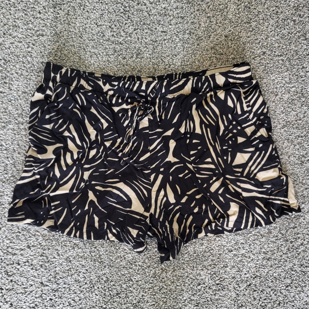 Black and Cream Patterned Women's Shorts